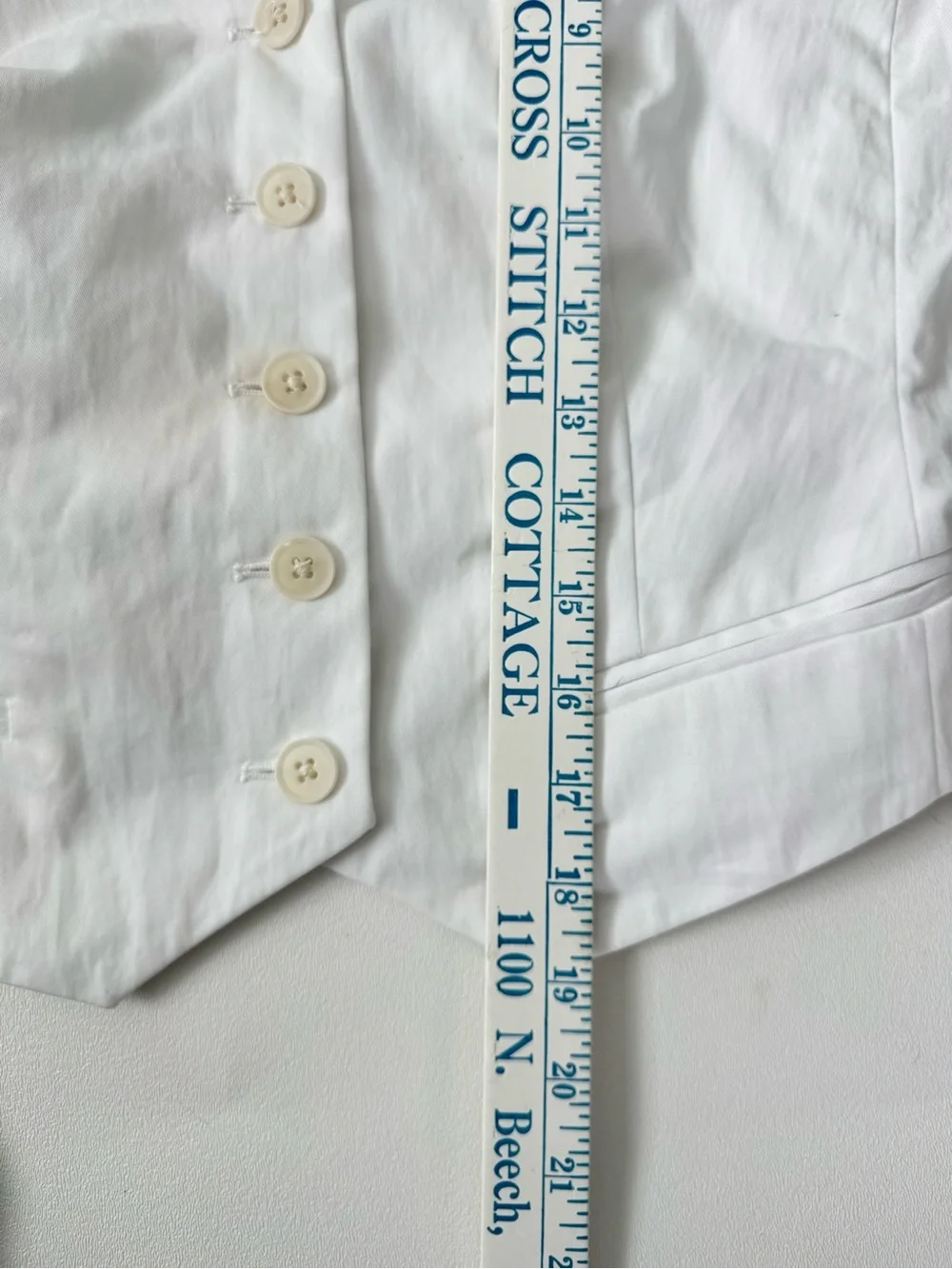 NWT J.Crew Shrunken V-Neck Vest Top White Size 4 Tailored Button Front CT113